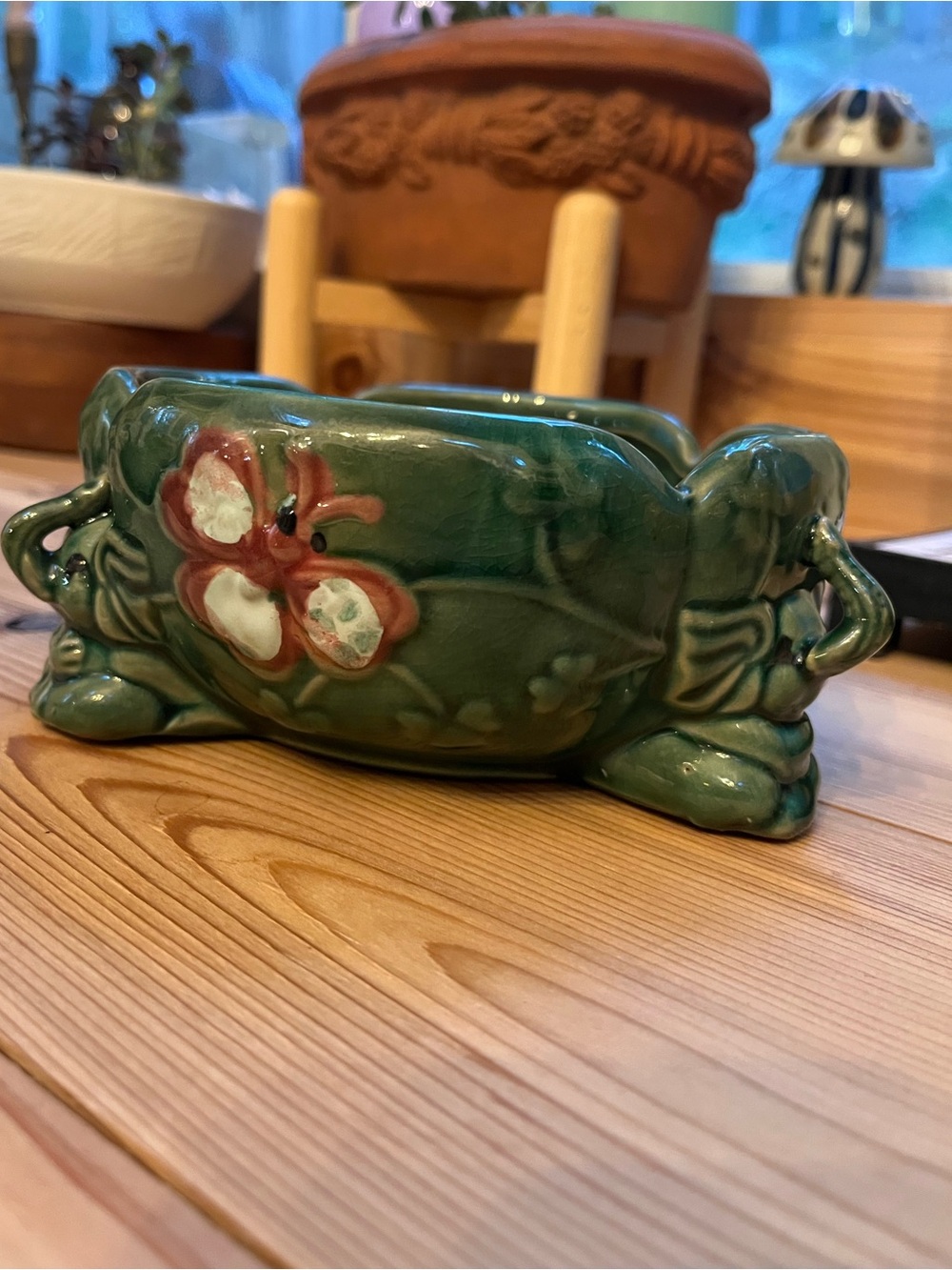 Lucky Vintage art pottery Majolica planter w/elephants, flowers &4 leaf clovers